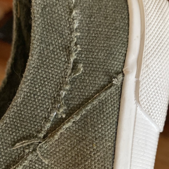 Tommy Bahama Distressed Sneakers - Picture 14 of 16